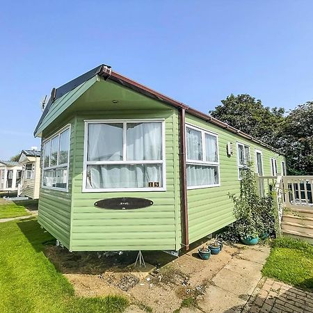 Lovely Caravan For Hire With Decking At Skipsea Sands In Yorkshire Ref 41015Wf Barmston Exterior foto